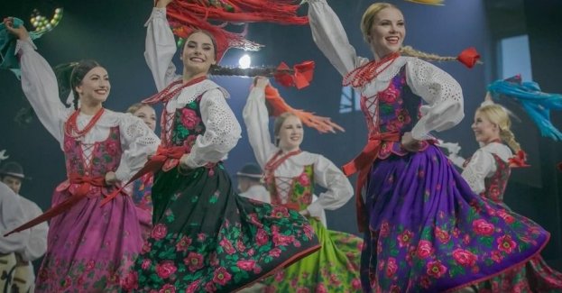 4 października w Białobrzegach wystąpił zespół „Mazowsze”, prezentując widowisko z chórem, baletem i orkiestrą. Koncert odbył się w ramach obchodów 50-lecia instytucji kultury w mieście, a przed nim wręczono wyróżnienia z okazji 35-lecia Białobrzeskiego Towarzystwa Kulturalnego.